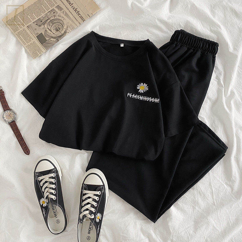 裤子+黑色T恤