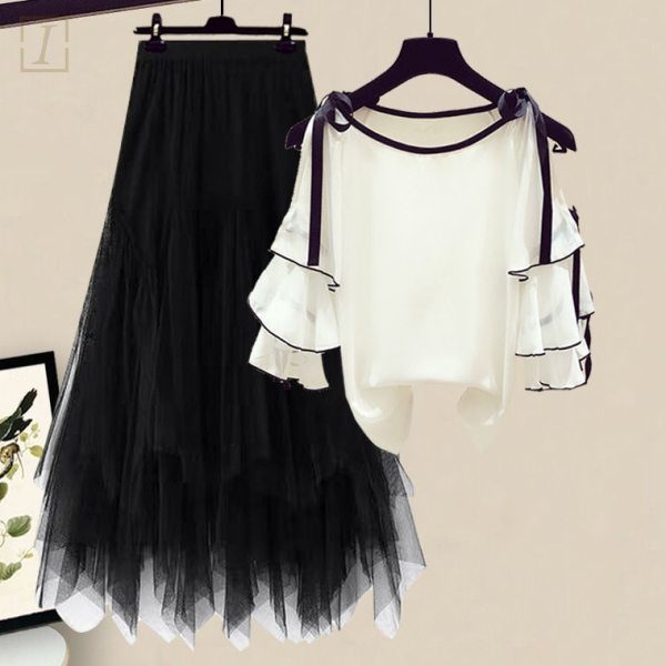白色襯衫+黑色裙類