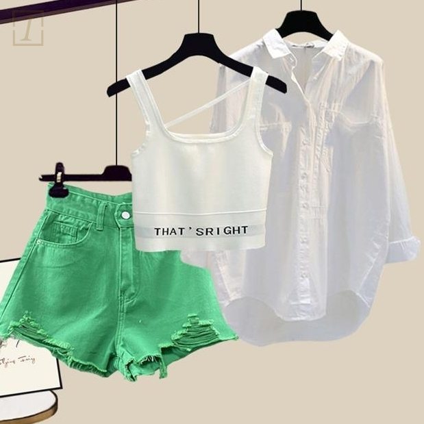 綠色短褲+白色襯衫+白色背心