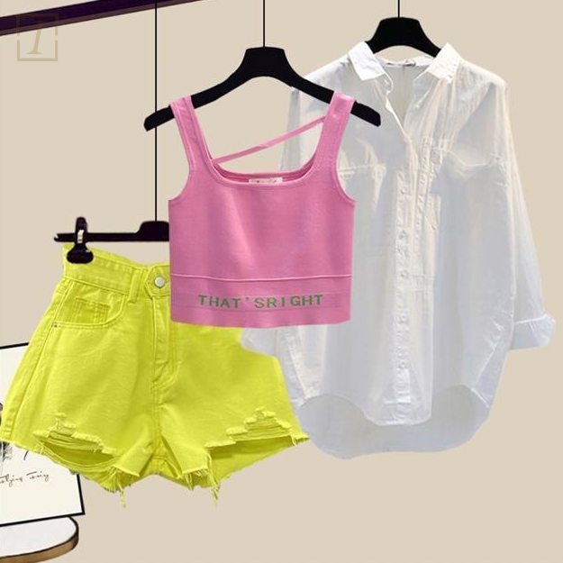 黃色短褲+白色襯衫+粉色背心