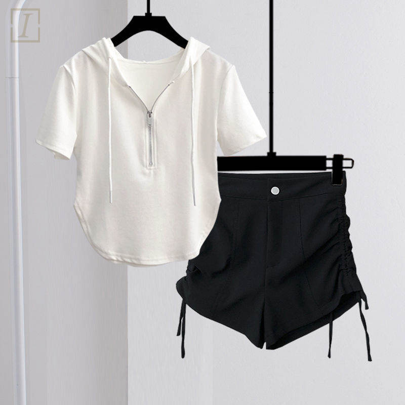 白色/T恤+黑色/短褲