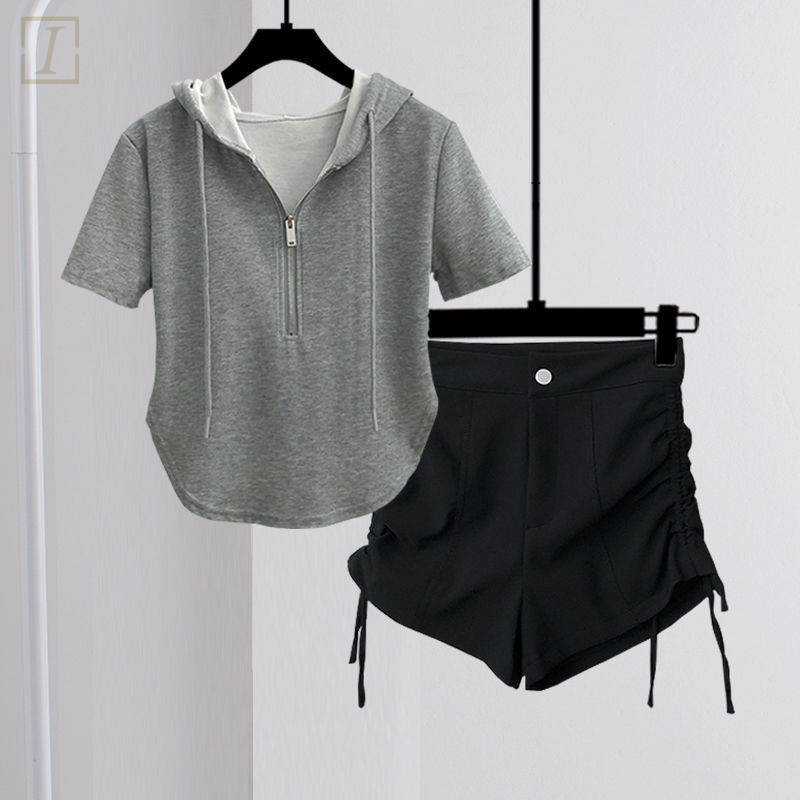 灰色/T恤+黑色/短褲