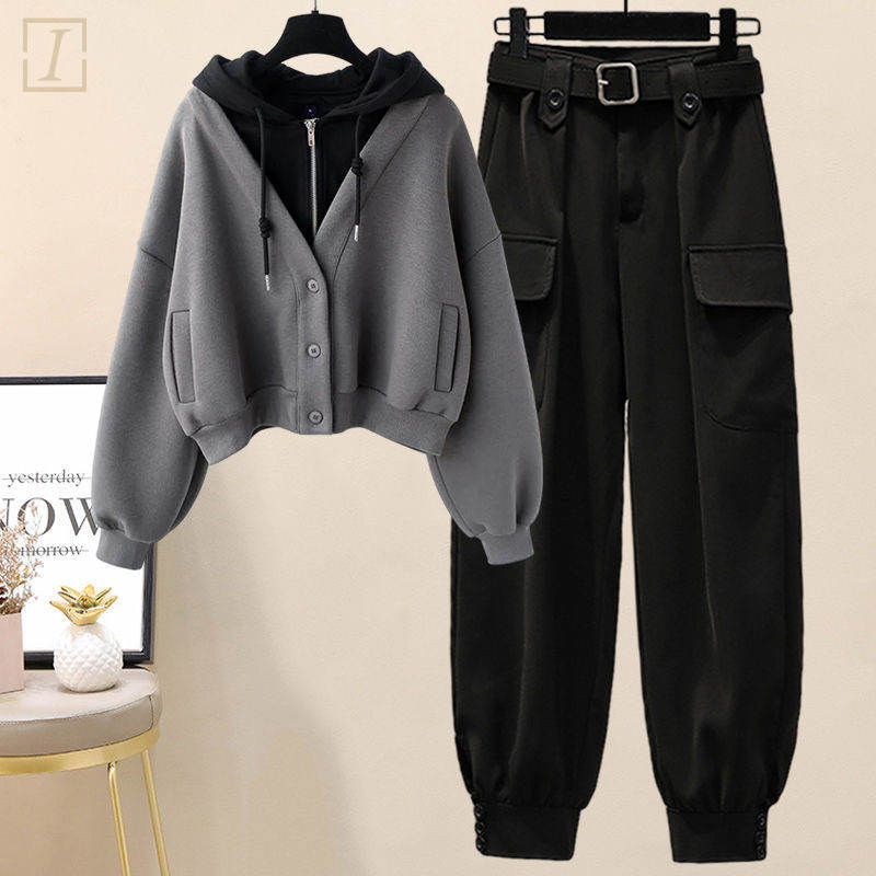 灰色/衛衣+黑色/褲子