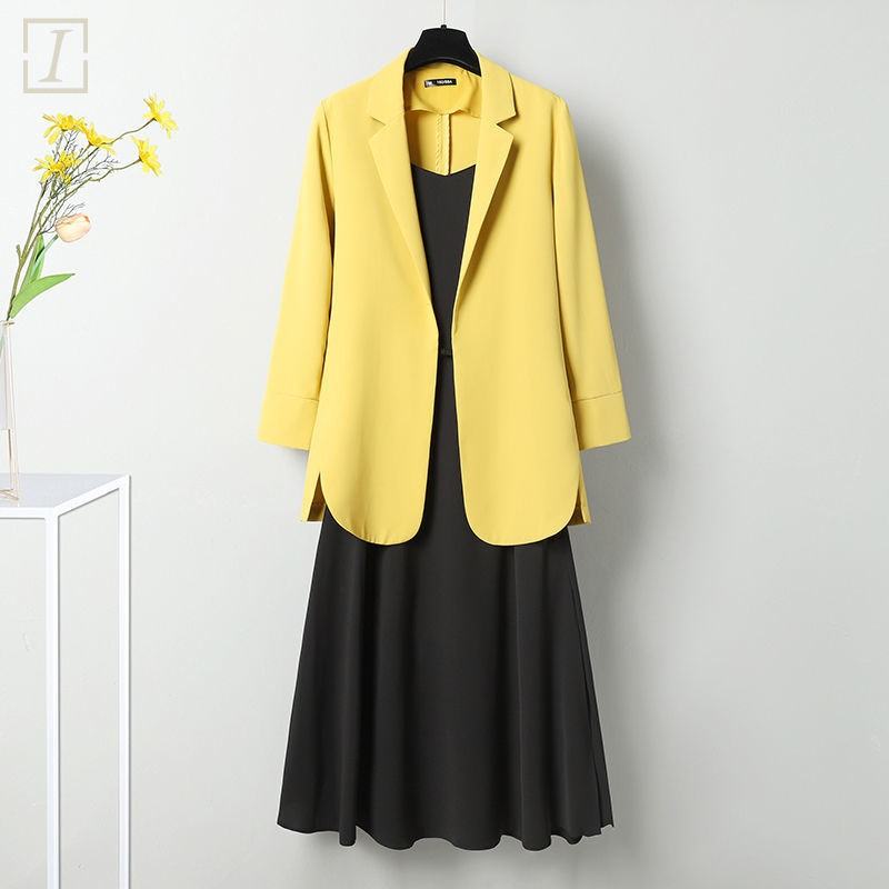 黃色西裝外套+黑色洋裝