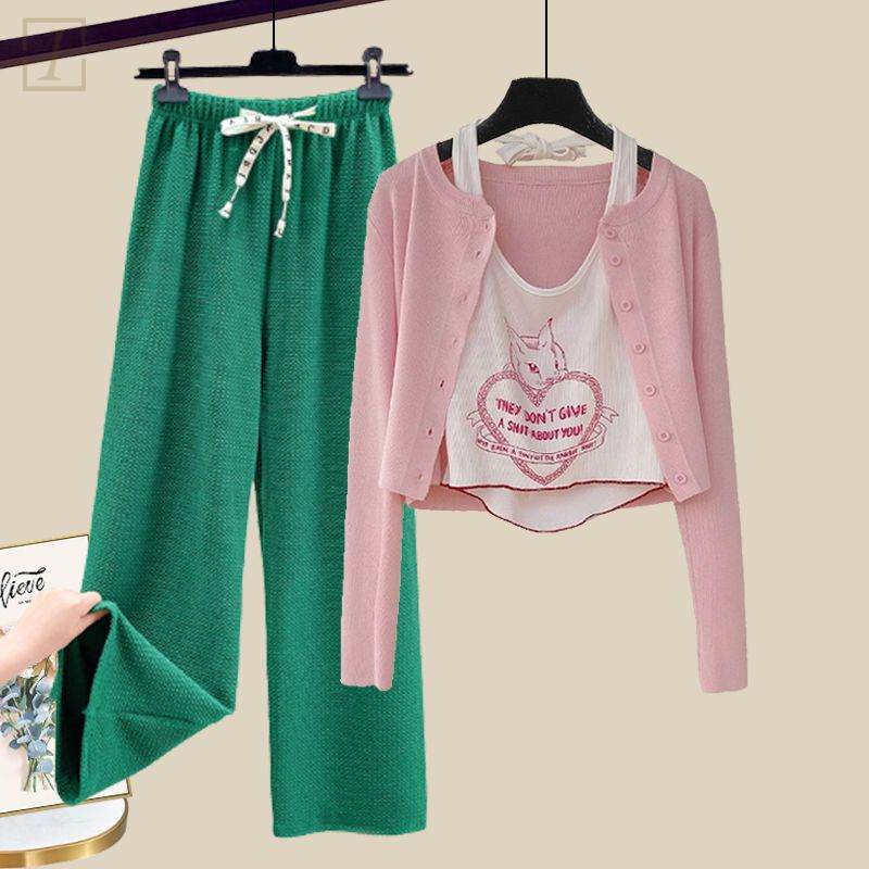 粉色吊帶+粉色罩衫+綠色寬褲