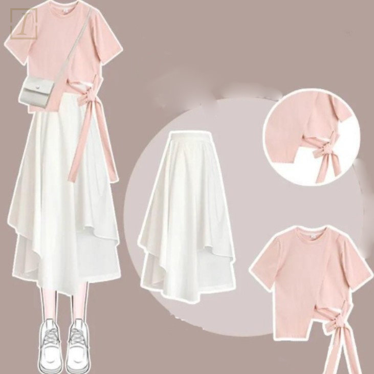 粉色T恤+白色裙類/套裝