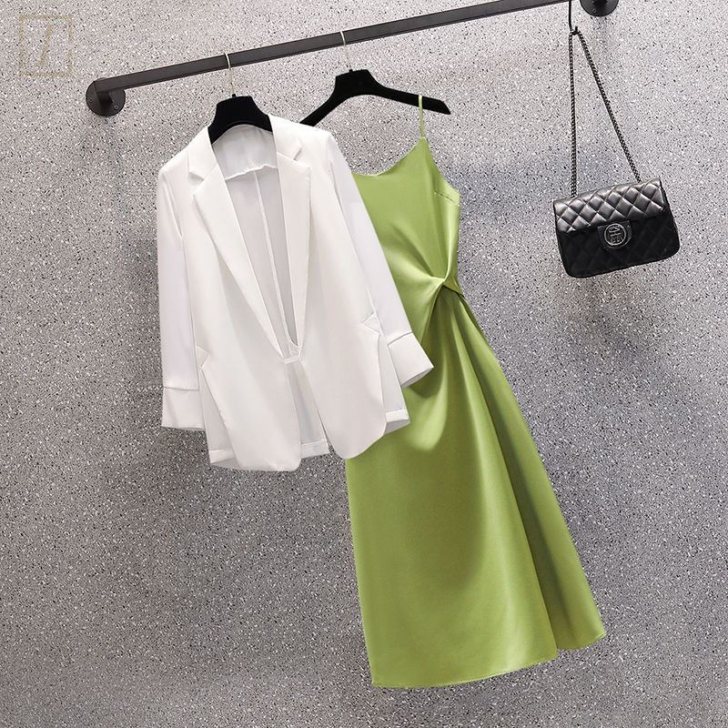 白色西裝+綠色洋裝