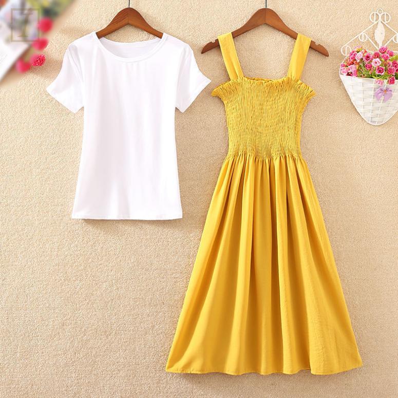 白色T恤+黃色洋裝