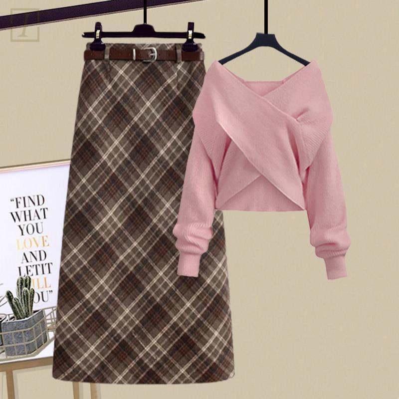 粉色毛衣+咖色裙類