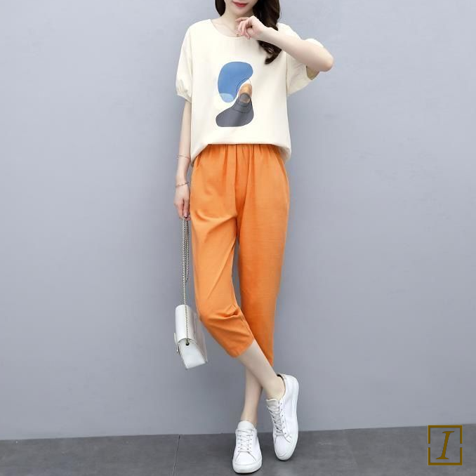 白色T恤+橘色長褲